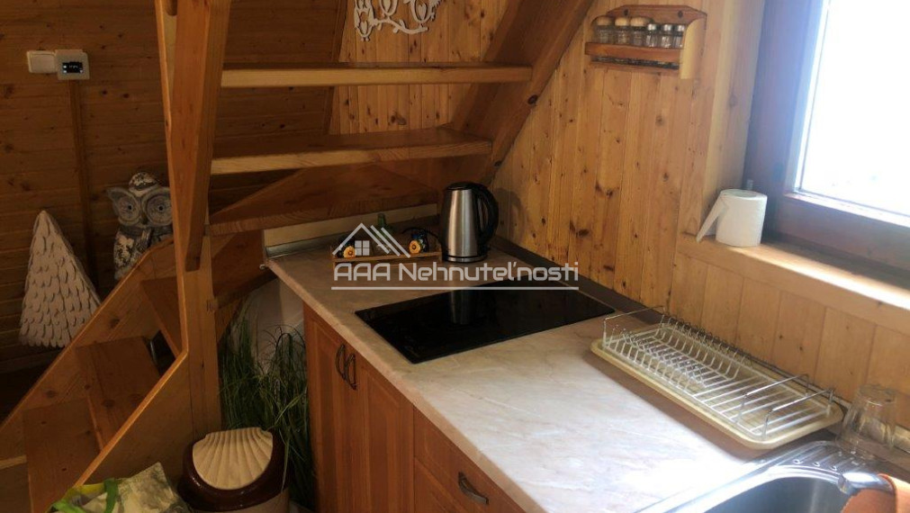 Ponúkame na predaj chatu v Štôle