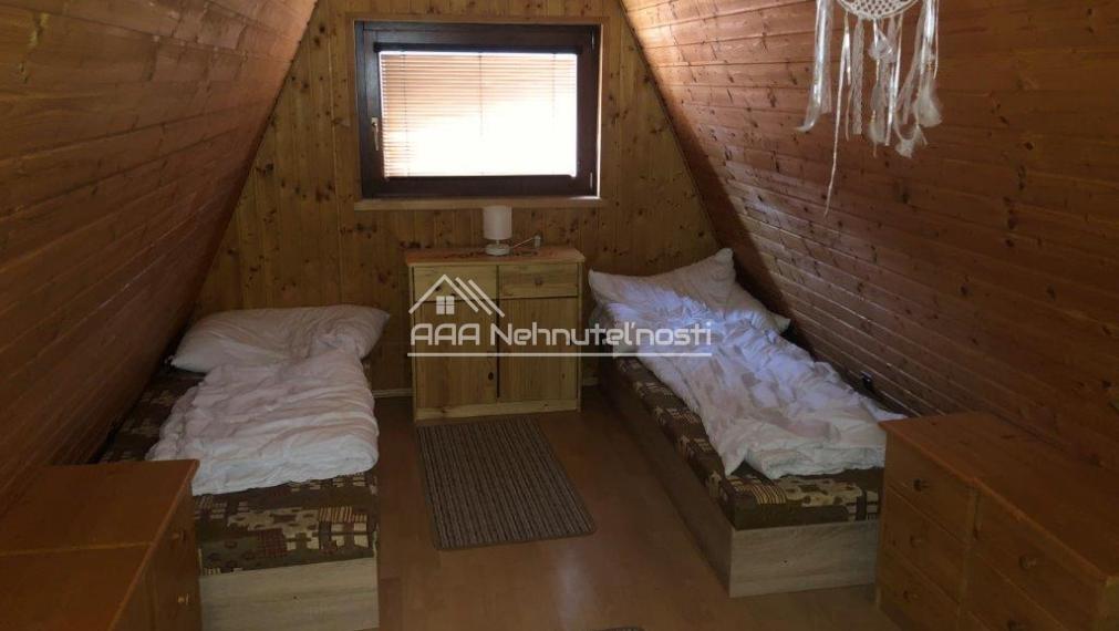 Ponúkame na predaj chatu v Štôle