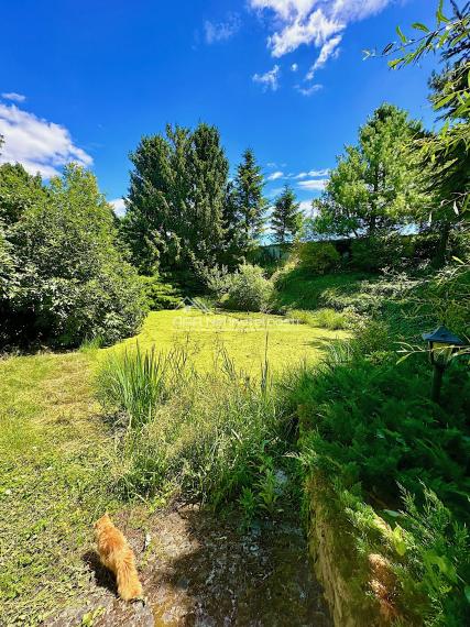 7-izb. Rodinný dom s bazénom a vlastnou Botanickou záhradou na pozemku 5.100 m2, len 30 min od BA