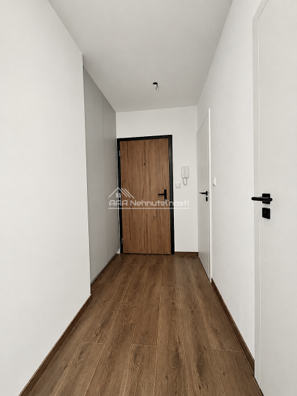 Kompletne zrekonštruovaný 3i. byt s krásnym výhľadom, BA-Dúbravka, Bagarova ul., 77 m2