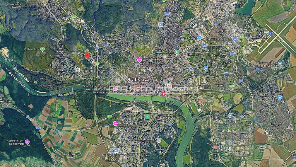 RODINNÝ DOM O ROZLOHE 550 m2 S VNÚTORNÝM BAZÉNOM A VEĽKOU TERASOU IBA 10 minút OD CENTRA BRATISLAVY