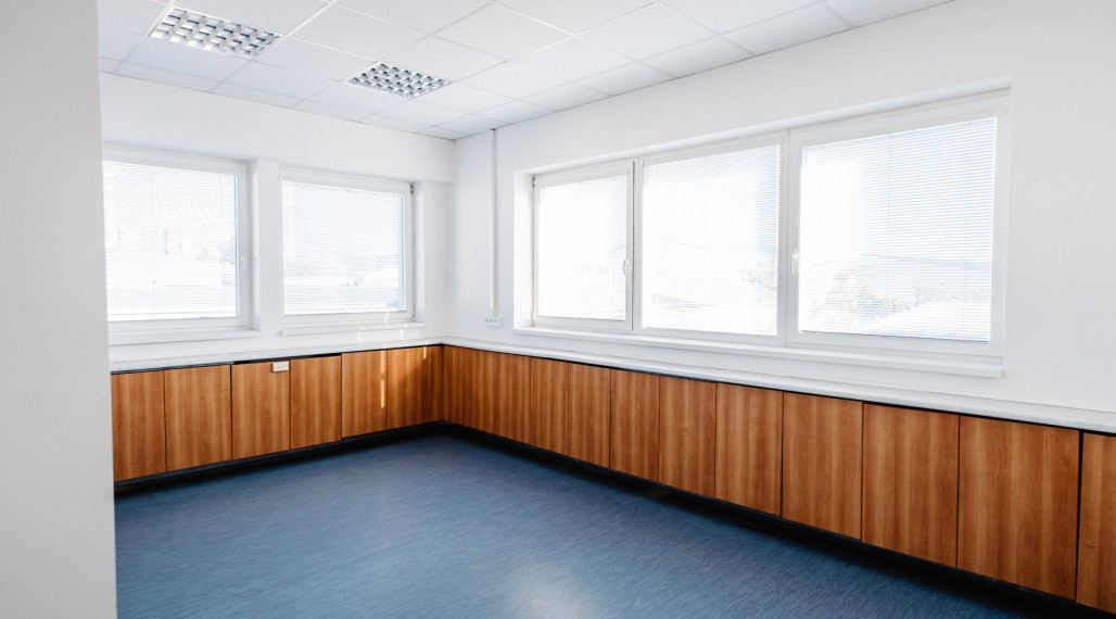 Na prenájom 4 kancelárske priestory v súkromnom areáli