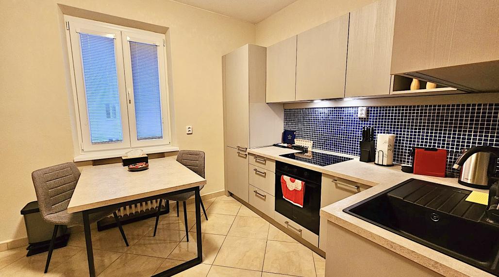 Na prenájom 1-izb. zariadený byt, BA-Nové Mesto, Vajnorská ul., bytový komplex NOVÁ DOBA, 45 m2