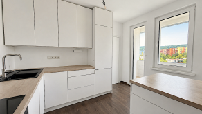 Kompletne zrekonštruovaný 3i. byt s krásnym výhľadom, BA-Dúbravka, Bagarova ul., 77 m2 - fotografia 1