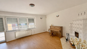 RODINNÝ DOM O ROZLOHE 550 m2 S VNÚTORNÝM BAZÉNOM A VEĽKOU TERASOU IBA 10 minút OD CENTRA BRATISLAVY - fotografia 6
