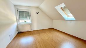 RODINNÝ DOM O ROZLOHE 550 m2 S VNÚTORNÝM BAZÉNOM A VEĽKOU TERASOU IBA 10 minút OD CENTRA BRATISLAVY - fotografia 7