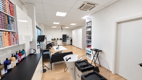 Kadernícky / beauty priestor | školiaca miestnosť | 55 m² - fotografia 5