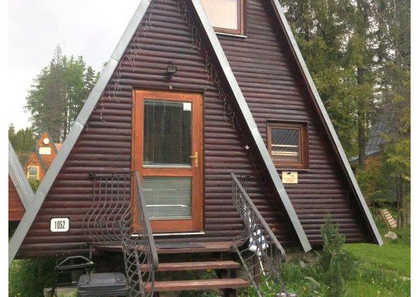 Ponúkame na predaj chatu v Štôle