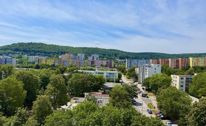 Kompletne zrekonštruovaný 3i. byt s krásnym výhľadom, BA-Dúbravka, Bagarova ul., 77 m2 - fotografia 9