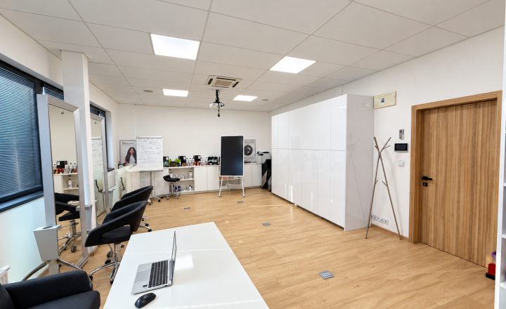Kadernícky / beauty priestor | školiaca miestnosť | 55 m² - fotografia 5