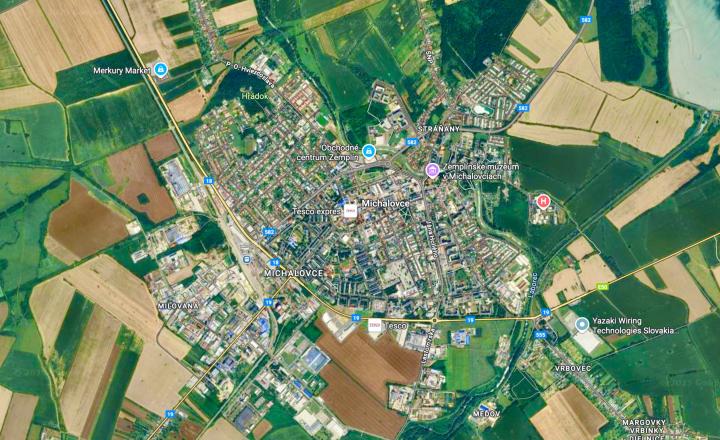 Investičný pozemok s budovami Michalovce, plocha 30.000m2