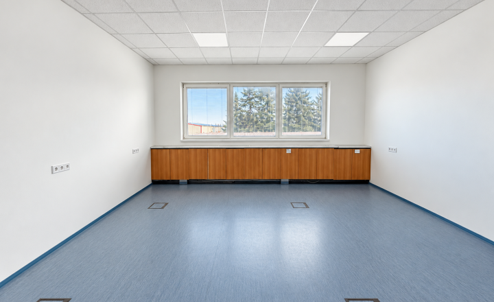 Kancelária | 26,5m2 | v súkromnom areáli, Južná Trieda