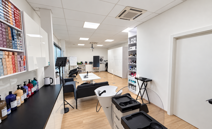 Kadernícky / beauty priestor | školiaca miestnosť | 55 m² - fotografia 4